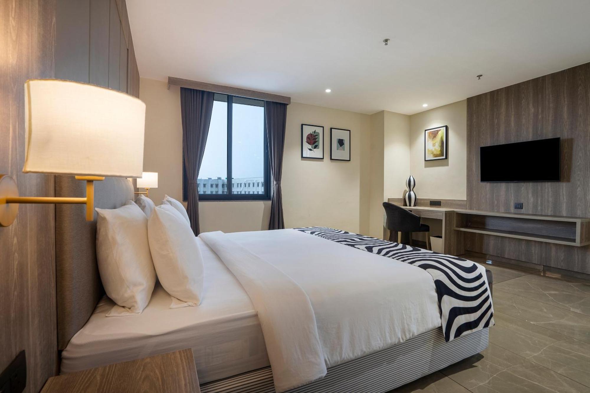 Sunday Hotel Вадодара Экстерьер фото