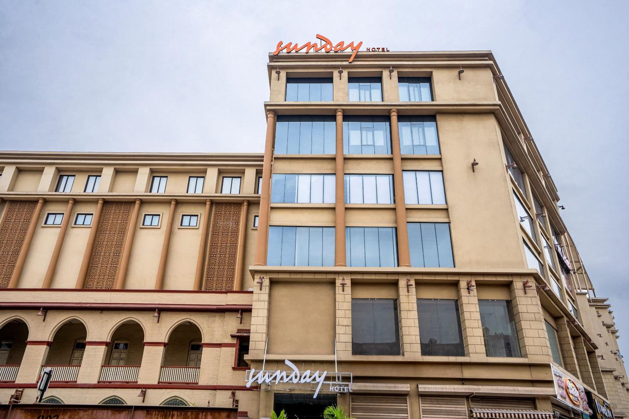 Sunday Hotel Вадодара Экстерьер фото