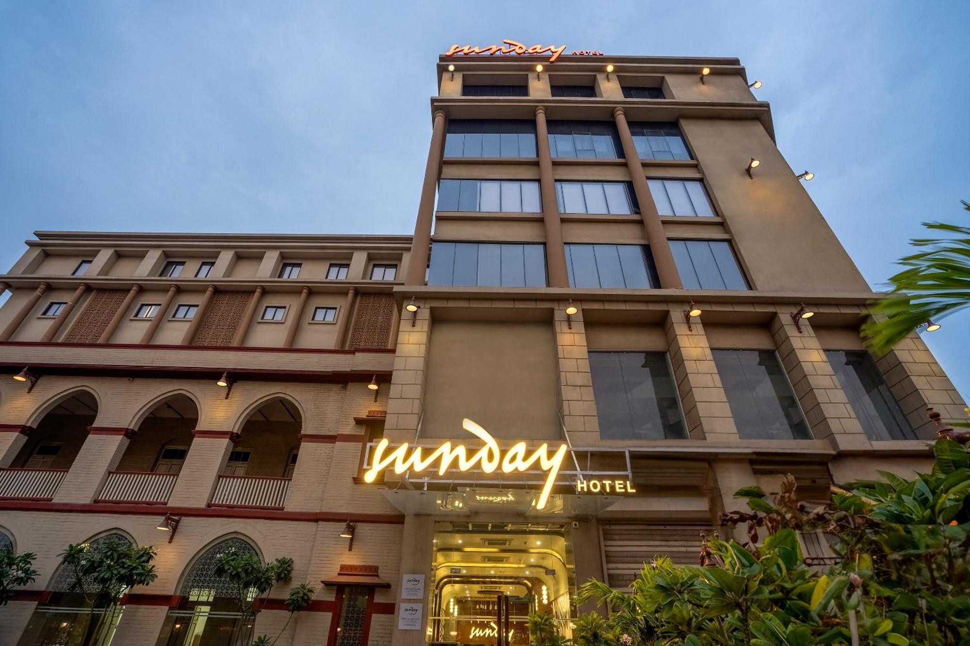 Sunday Hotel Вадодара Экстерьер фото