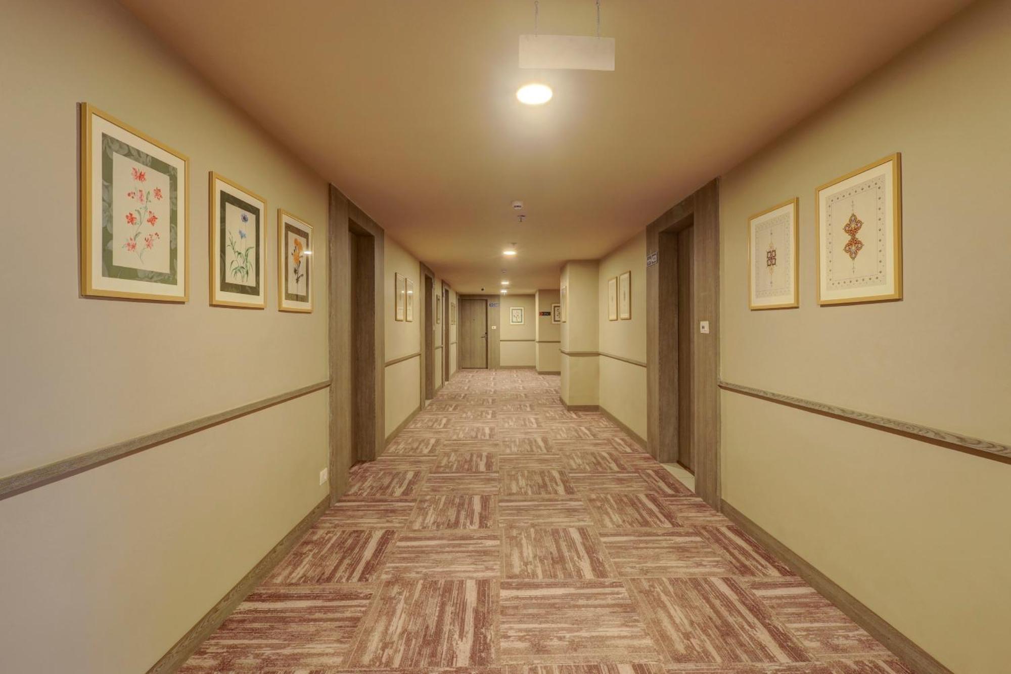 Sunday Hotel Вадодара Экстерьер фото