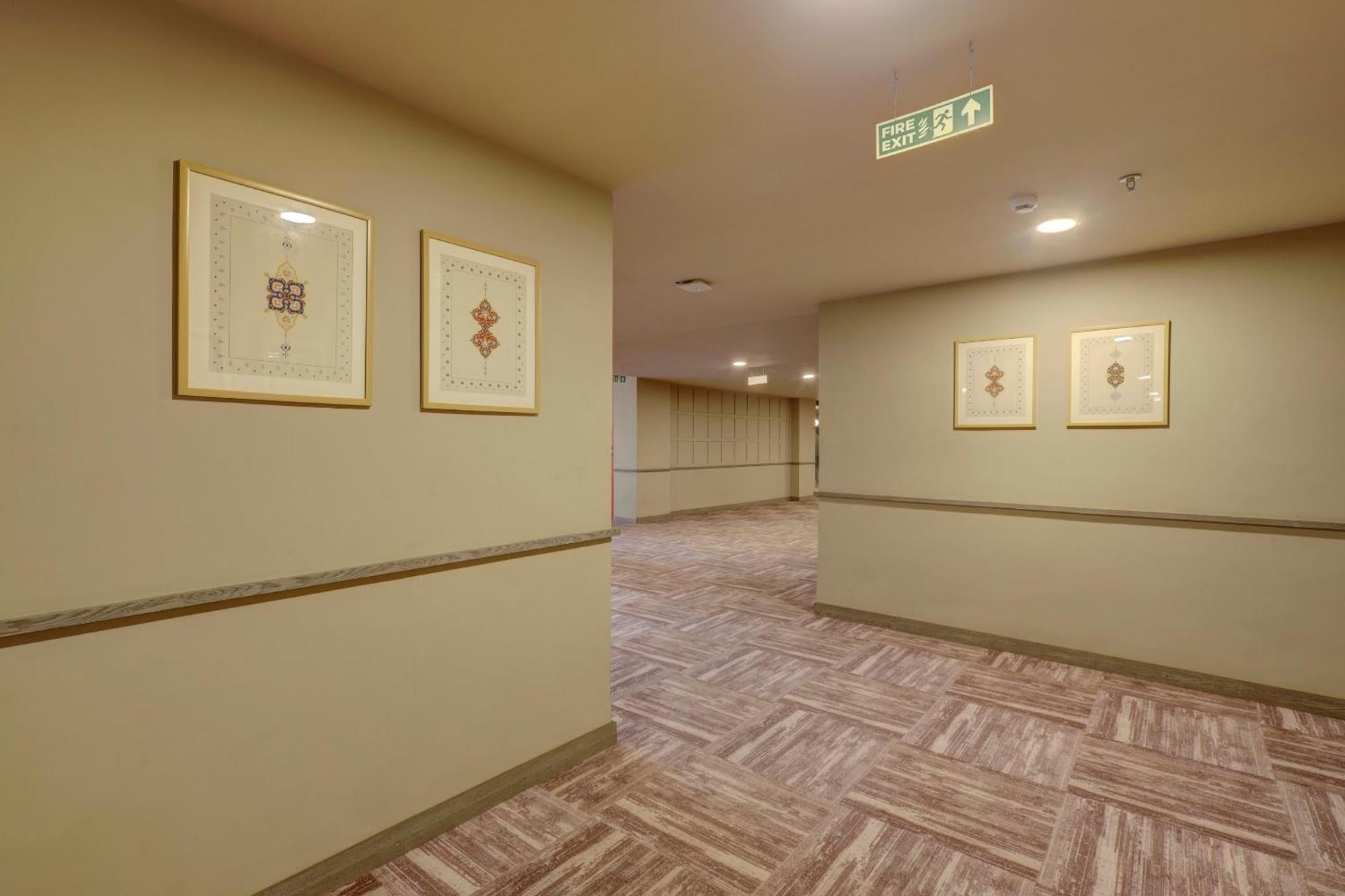 Sunday Hotel Вадодара Экстерьер фото